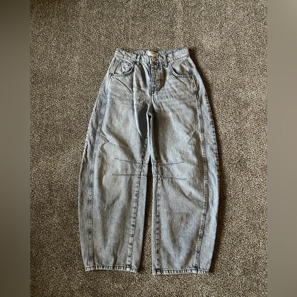 We The Free Good Luck Mid-Rise Barrel jeans
(Falcon Grey)
*Brand New Never Worn*